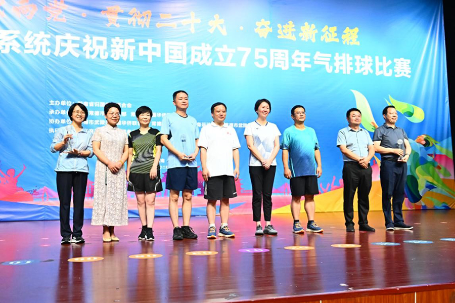 衡陽(yáng)市僑聯(lián)代表隊(duì)榮獲全省僑聯(lián)系統(tǒng)氣排球比賽一等獎(jiǎng)